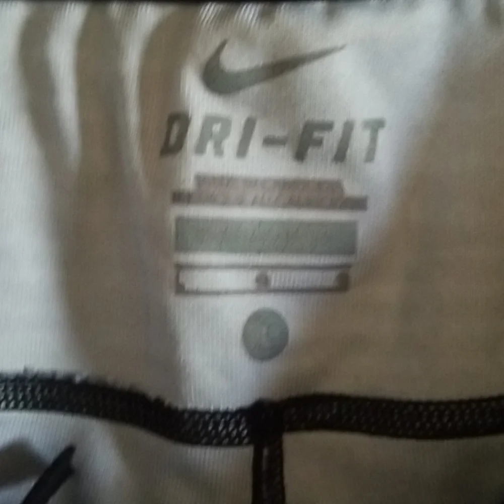 Nike patterned leggings inseam 25.5 waist 30”